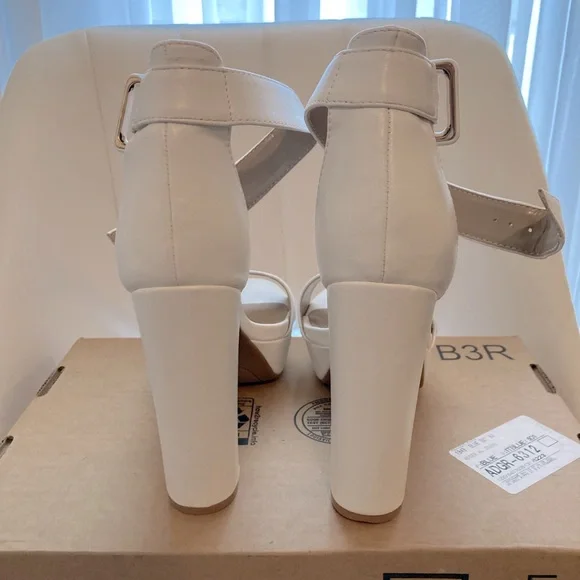 NEW White Dreampairs Platform heels - Picture 2 of 3